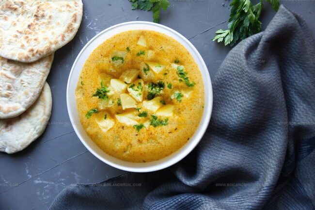 Potatoes In Yogurt Sauce (Dahi Ke Aloo)