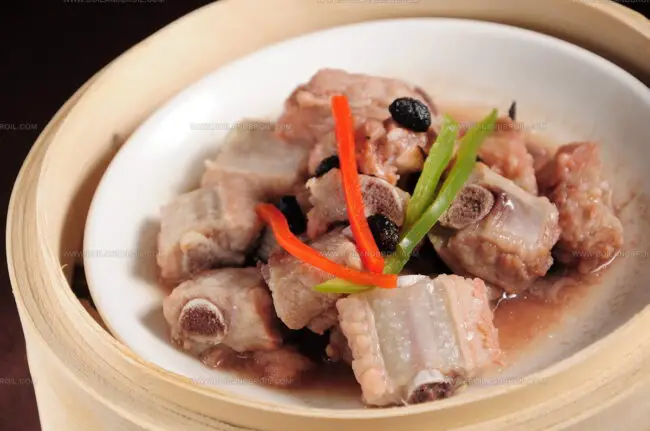 Steamed Spare Ribs (Pai Gwut)