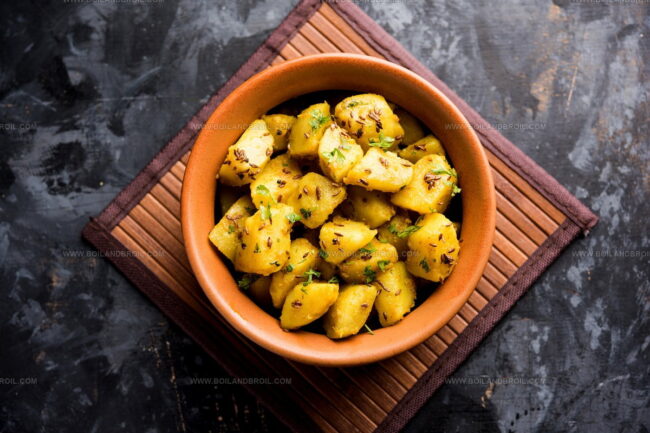 Fried Potatoes With Cumin (Zeeray Walay Aloo)