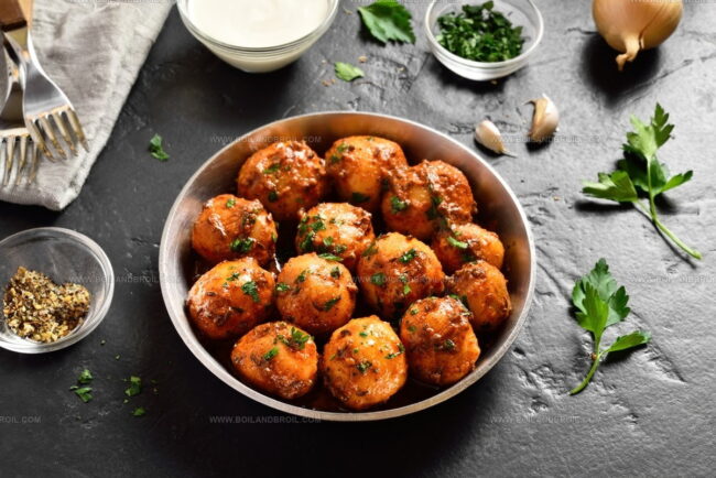 What Are Spices and Flavor Combinations Commonly Used in Indian Potato Dishes?